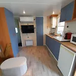 L'escale Mobil'home Giana مكان تخييم